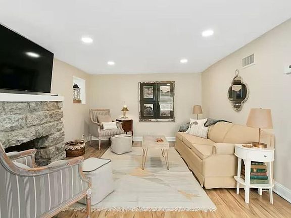 5th image of 3327 NW Edgewater Trl