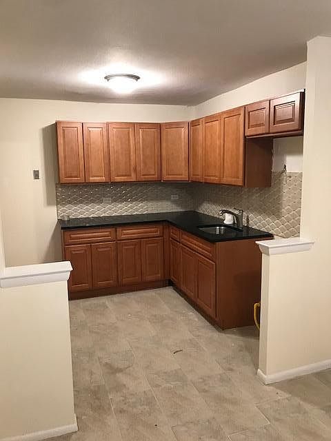 2nd image of 970 E 78th St #1