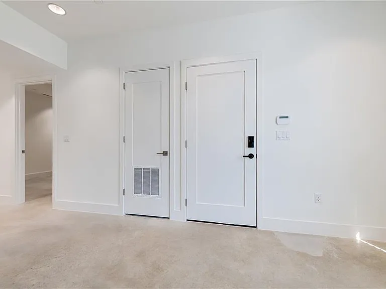 408 W 38th St #1 — Photo 13
