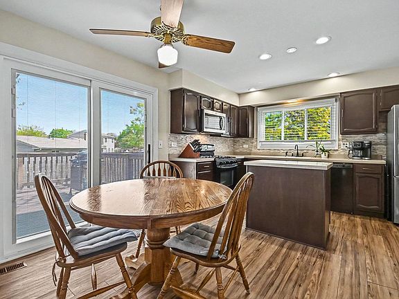 5th image of 75 Wildwood Dr