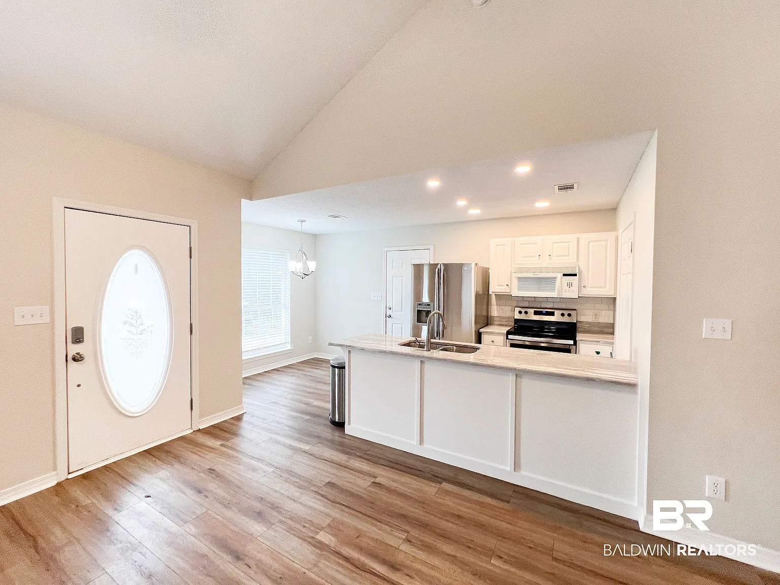 3 bed, 2.0 bath, 1471 sqft, $1,795 — Photo 2