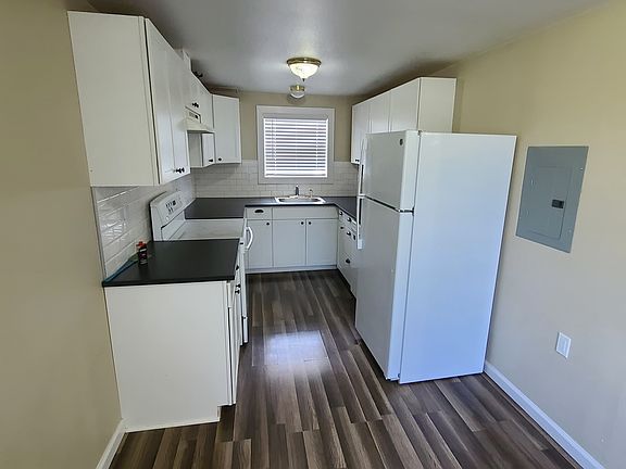 3rd image of 15108 Washington Ave SW APT 3