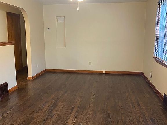2nd image of 553 Hazel St