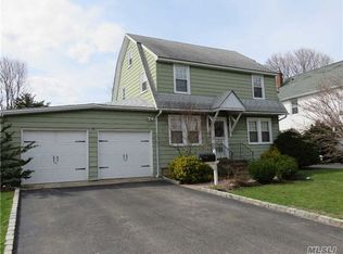 511 3rd St, East Northport, NY 11731