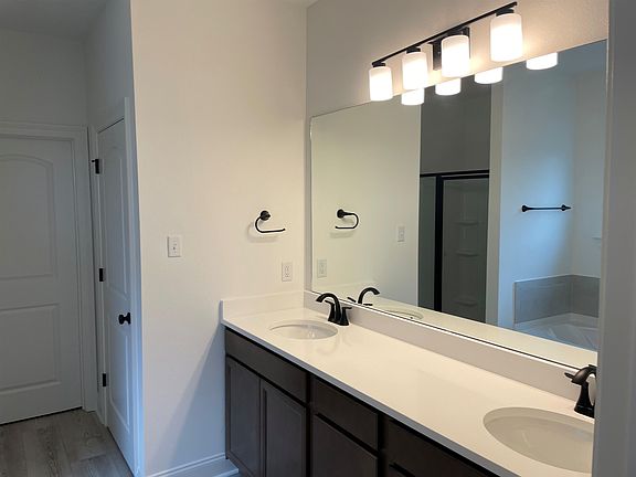 5th image of 294 Marie Claire Dr