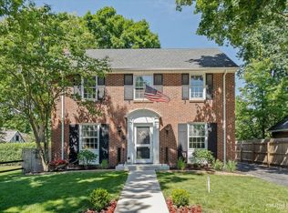 13 S Calumet Ave, Aurora, IL 60506