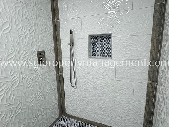 4th image of 2625 E Charleston Ave