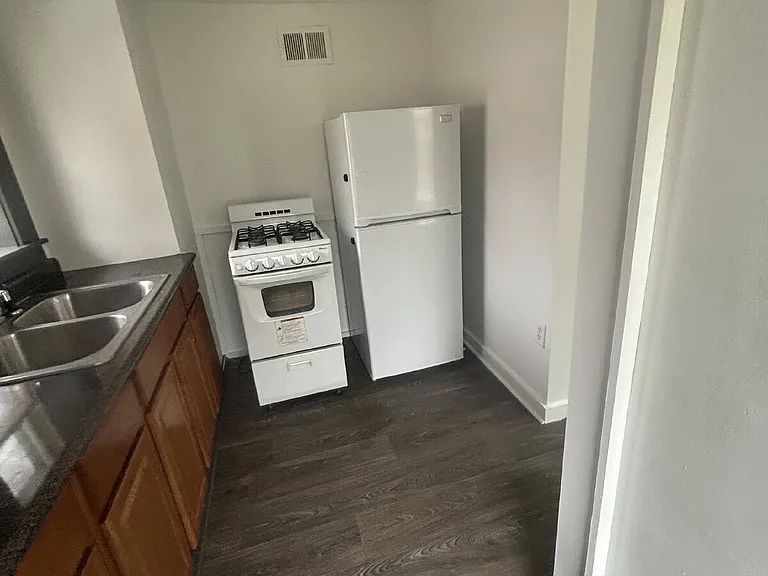 9 Hawthorne St #2 — Photo 2