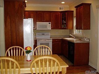 4th image of 40 Chelsea Dr