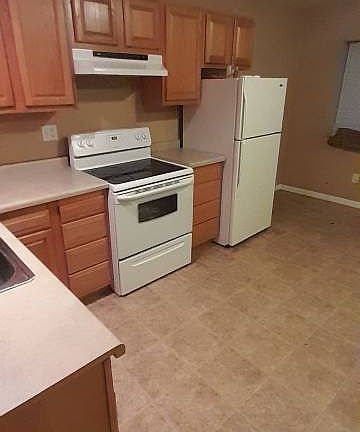 4th image of 120 E 6th St #1