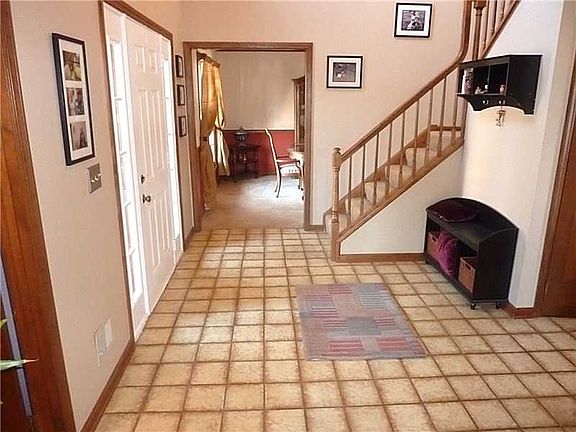2nd image of 10092 Oakridge Dr