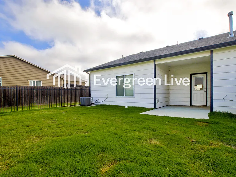 5247 N Cypress St — Photo 22
