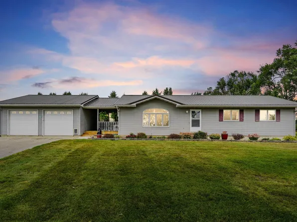 1221 220th St, Jesup, IA 50648