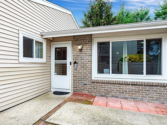 5th image of 210 Springmeadow Drive #J