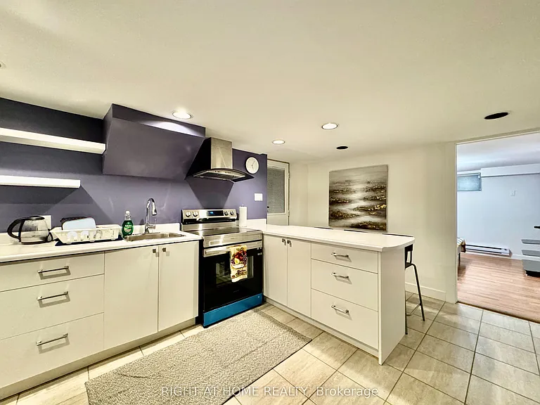 1196 Avenue Rd #BASEMENT — Photo 2