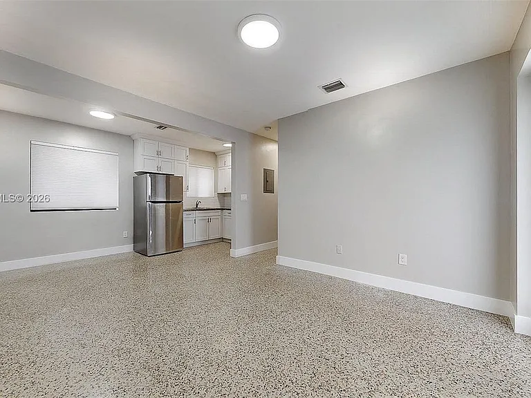 101 W 11th St #4 — Photo 8