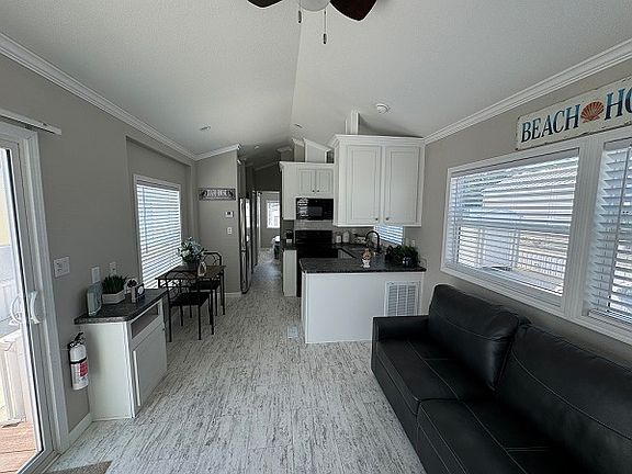 4th image of 2775 Michigan Ave #309