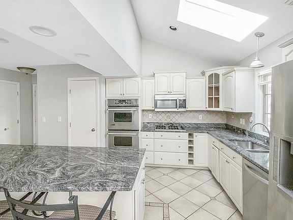 3rd image of 21650 Martins Way
