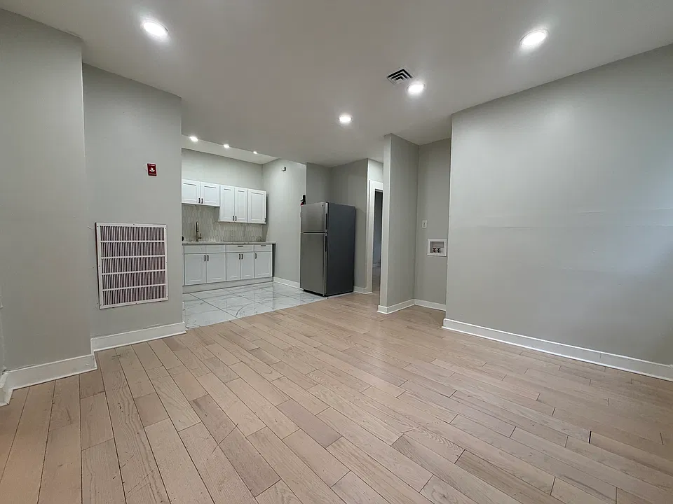235 Davenport Ave #2R