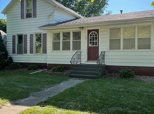 509 8th Ave SW, Independence, IA 50644