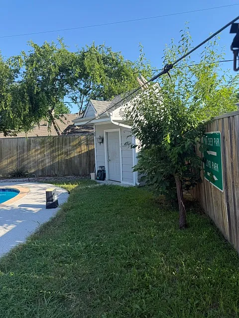 3 bed, 1372 sqft, $2,200 — Photo 2