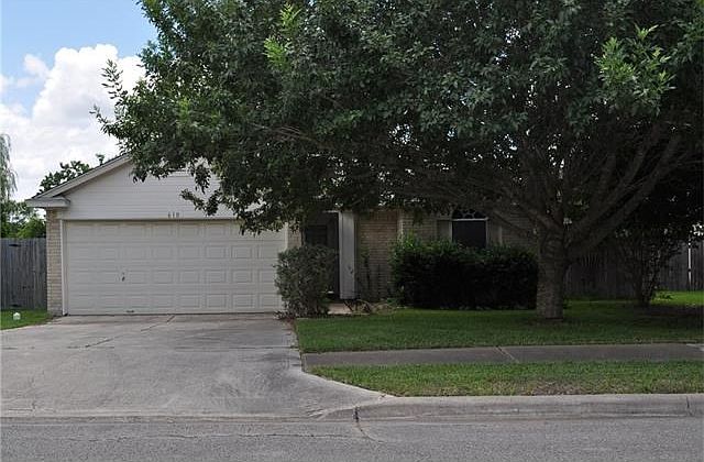 1st image of 610 Faircrest Dr