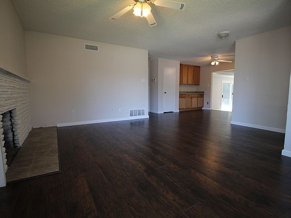 3rd image of 3601 Thornhill Dr
