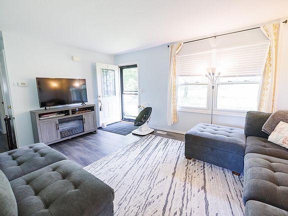 3rd image of 2605 W Archer Ln
