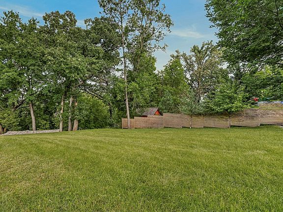 5th image of 1061 Plummer Ln SW