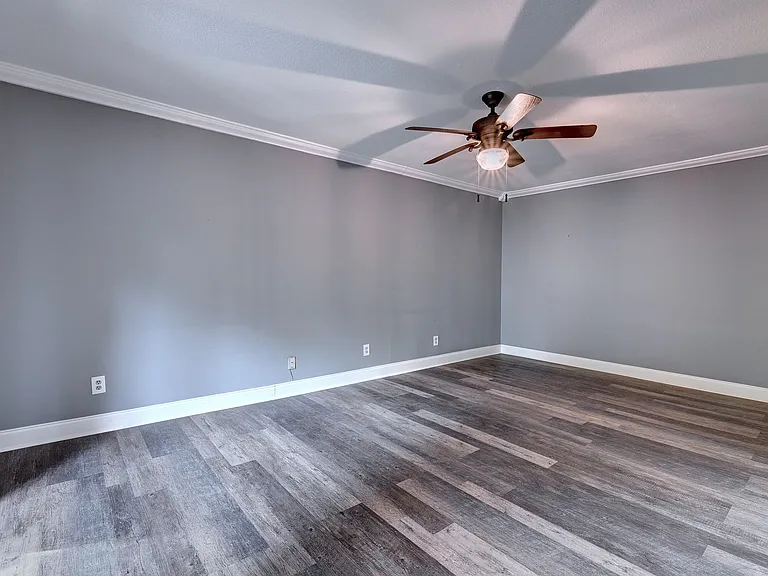 31 Marina Cir — Photo 18