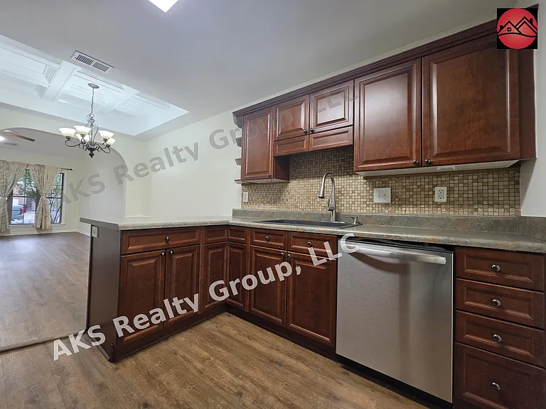 6116 Townley Way — Photo 9