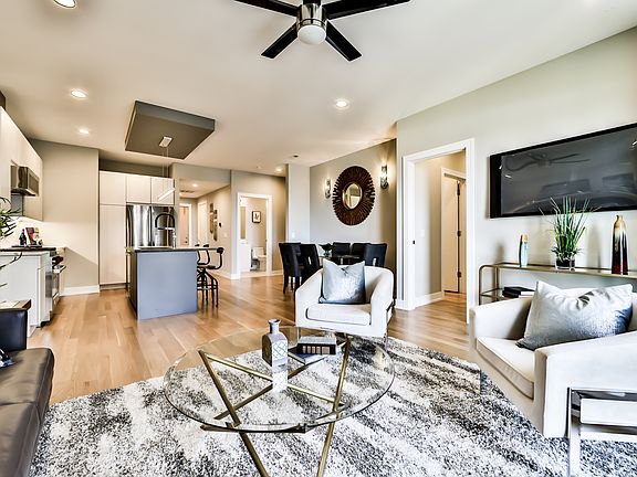 5th image of 680 N Milwaukee Ave #404