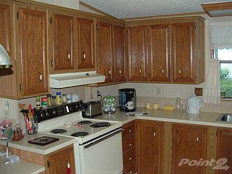 SO MANY CABINETS