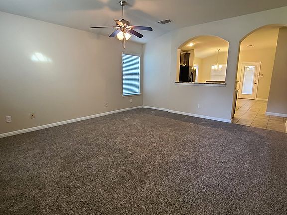 3603 Dumfries 3 living rm (2)
