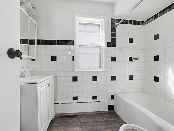 4th image of 1017 East Pearson STREET