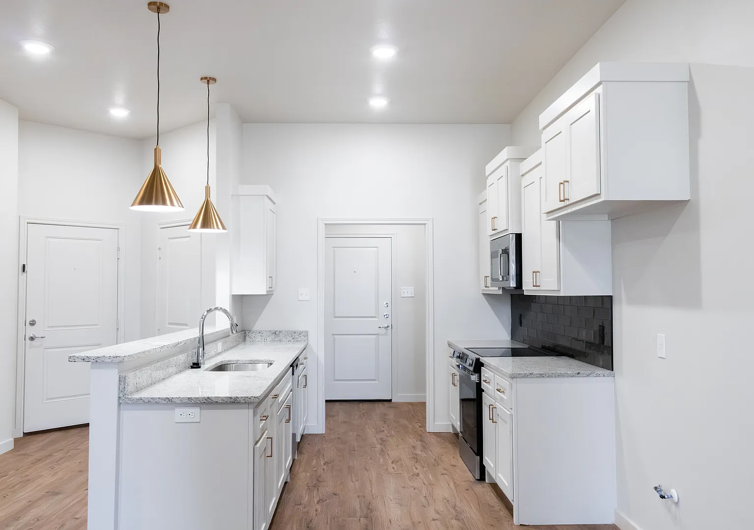 CBS 4006 Trenton Ave — Photo 4