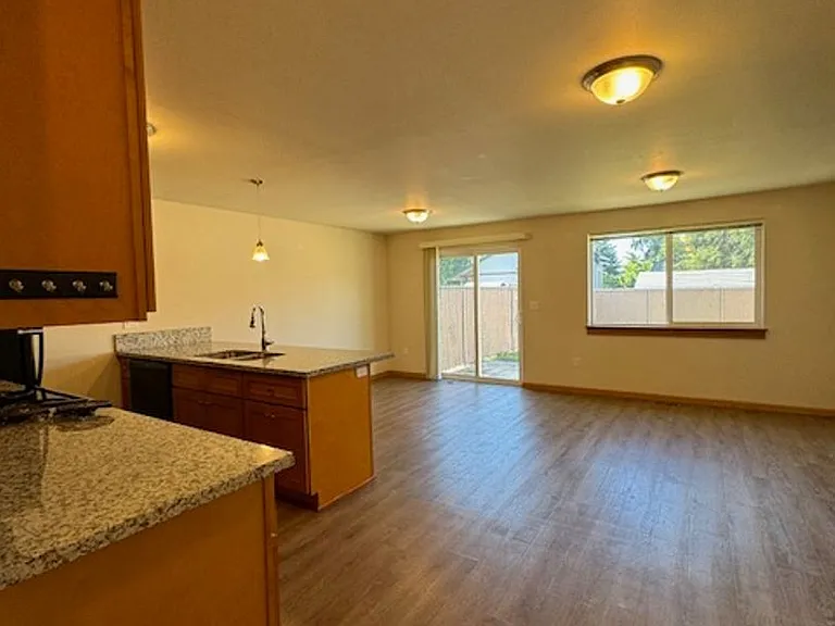530 Harrison St — Photo 4