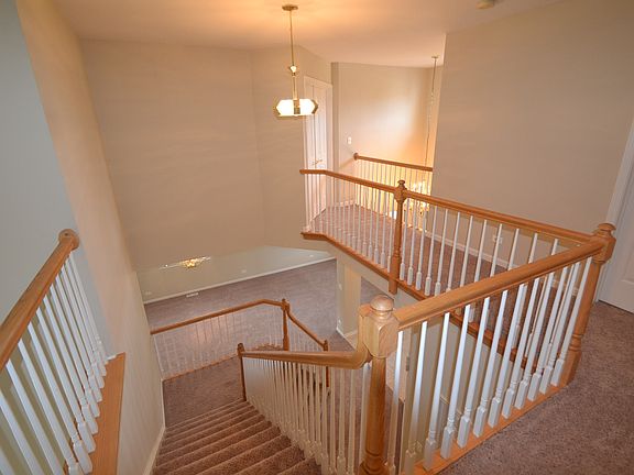 4th image of 326 Greenview Ln