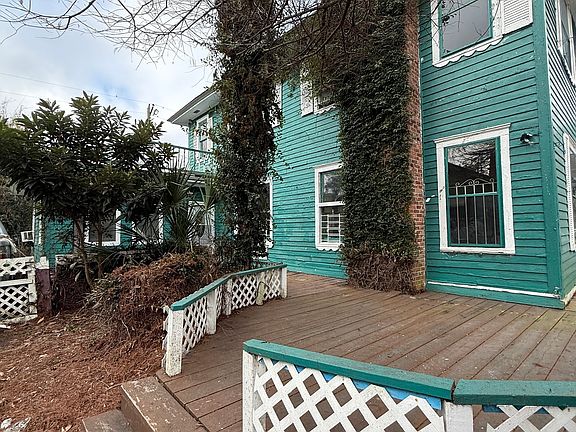 4th image of 643 E 40th St