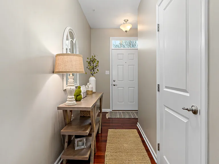 124 Cobblestone Dr — Photo 3