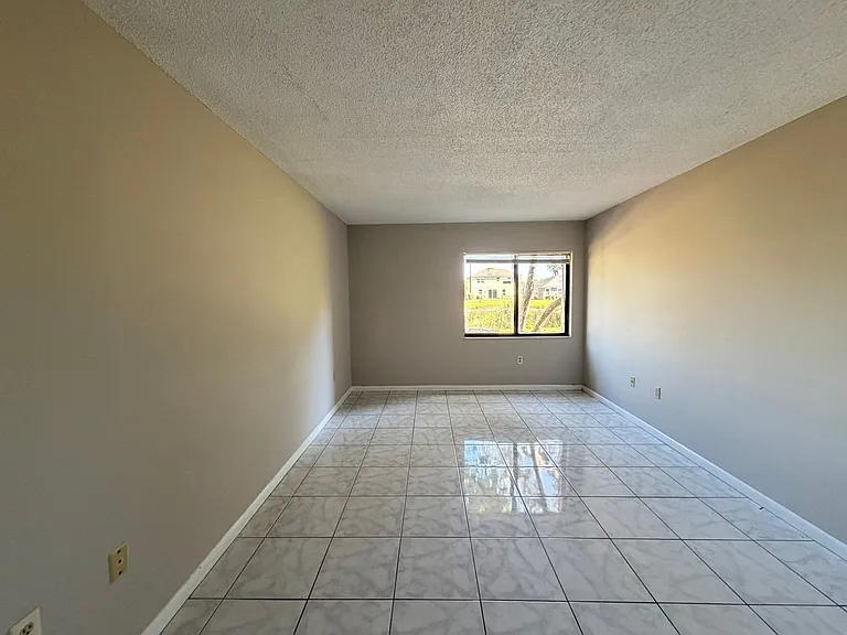 5175 Vineland Rd — Photo 17