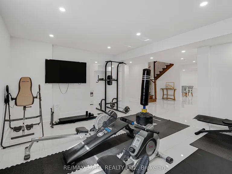 49 Kenton Dr — Photo 42