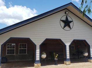 9211 E Creek Bend Dr, Needville, TX 77461
