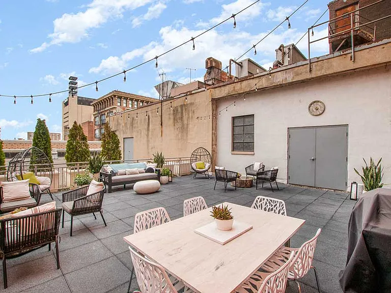Newberry Lofts on 6th — Photo 4