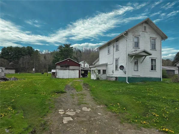 49 Main St, Summerville, PA 15864