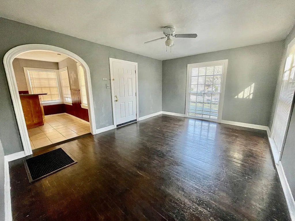 2 bed, 1.0 bath, 1128 sqft, $1,900 — Photo 3