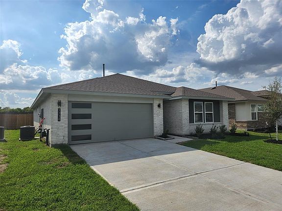 3rd image of 7738 Robert Ln