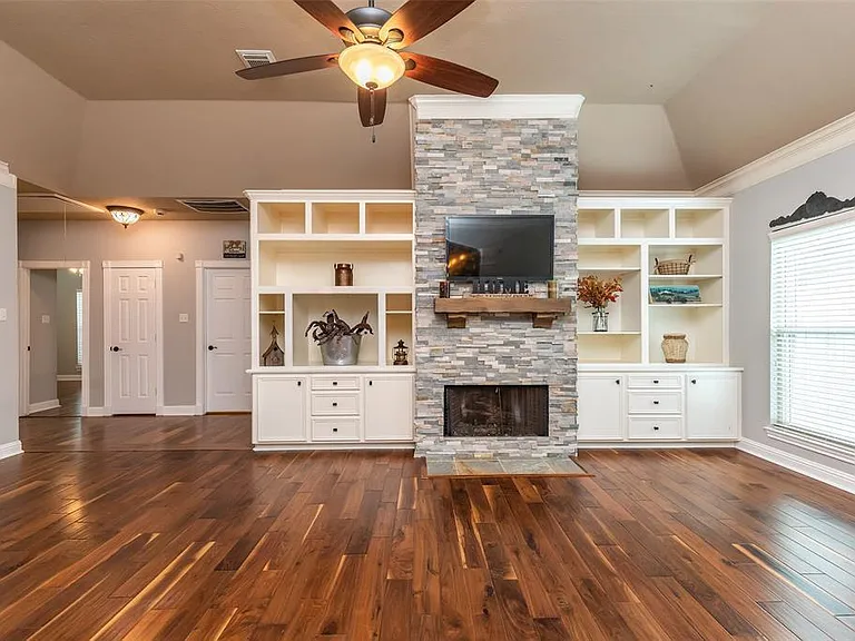1811 Emerald Green Dr — Photo 4
