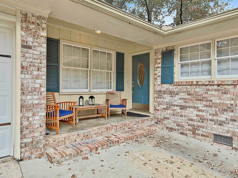 104 Laurel Ct — Photo 3