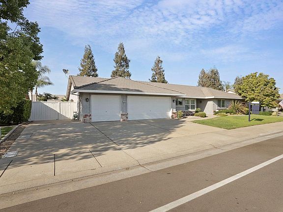 3rd image of 733 Lake Canyon Ave